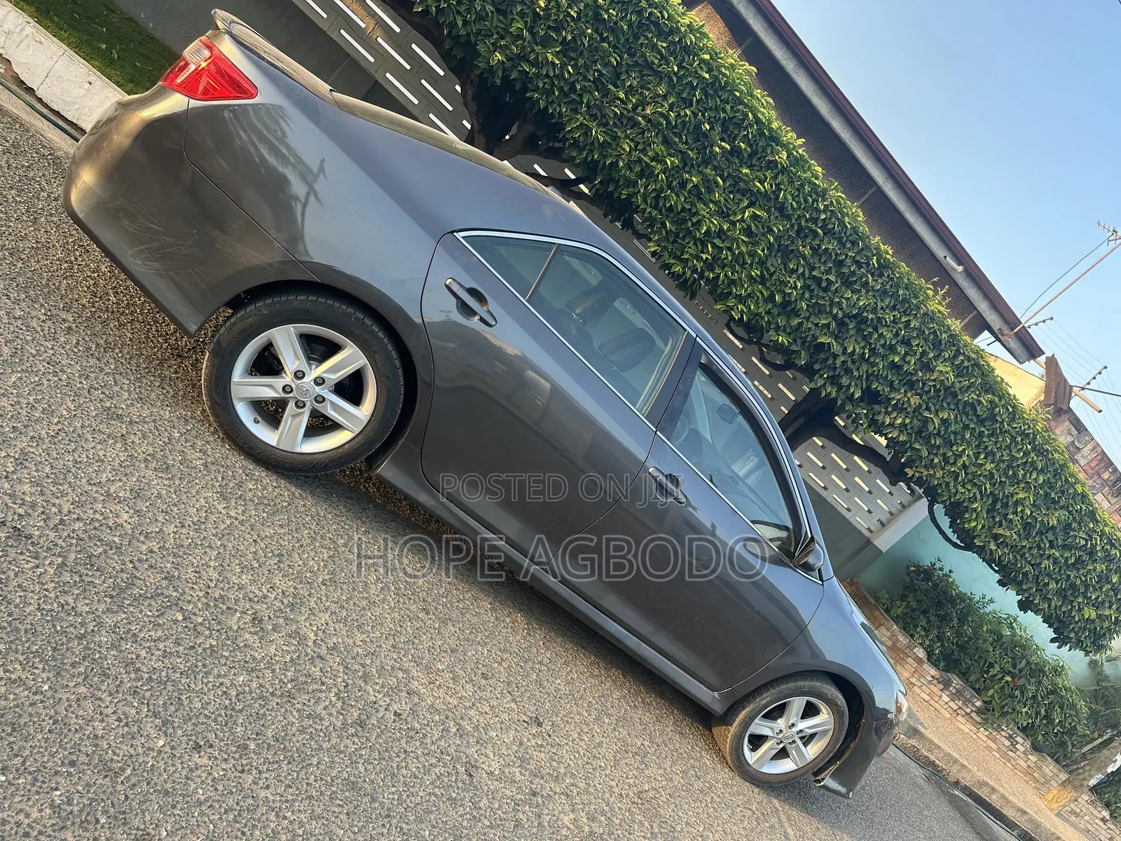 Toyota Camry SE 4dr Sedan w/Prod. End 11/13 (2.5L 4cyl 6A) 2014 Gray