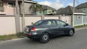 Toyota Yaris Base Sedan 4dr 2010 Gray