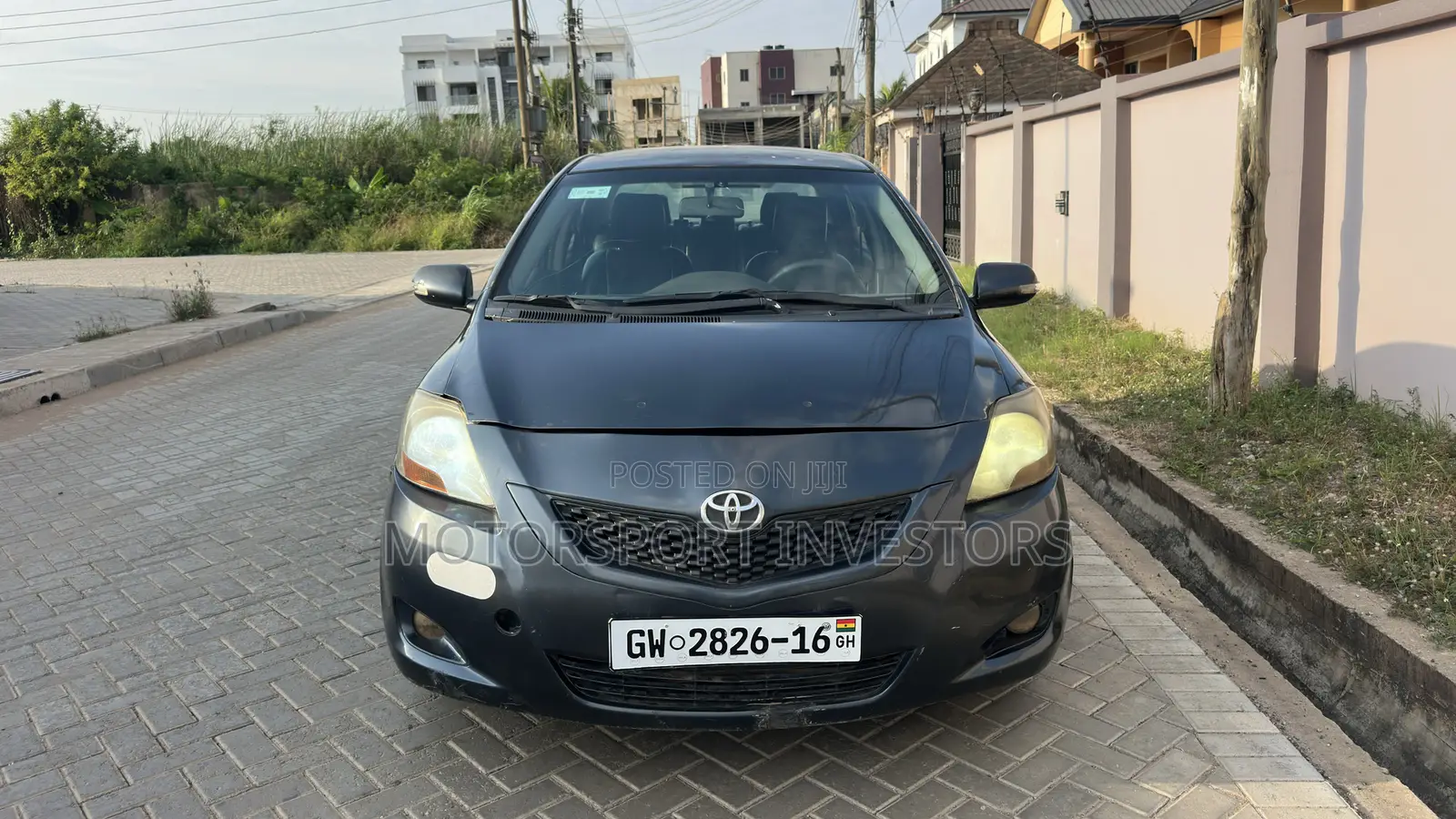 Toyota Yaris Base Sedan 4dr 2010 Gray