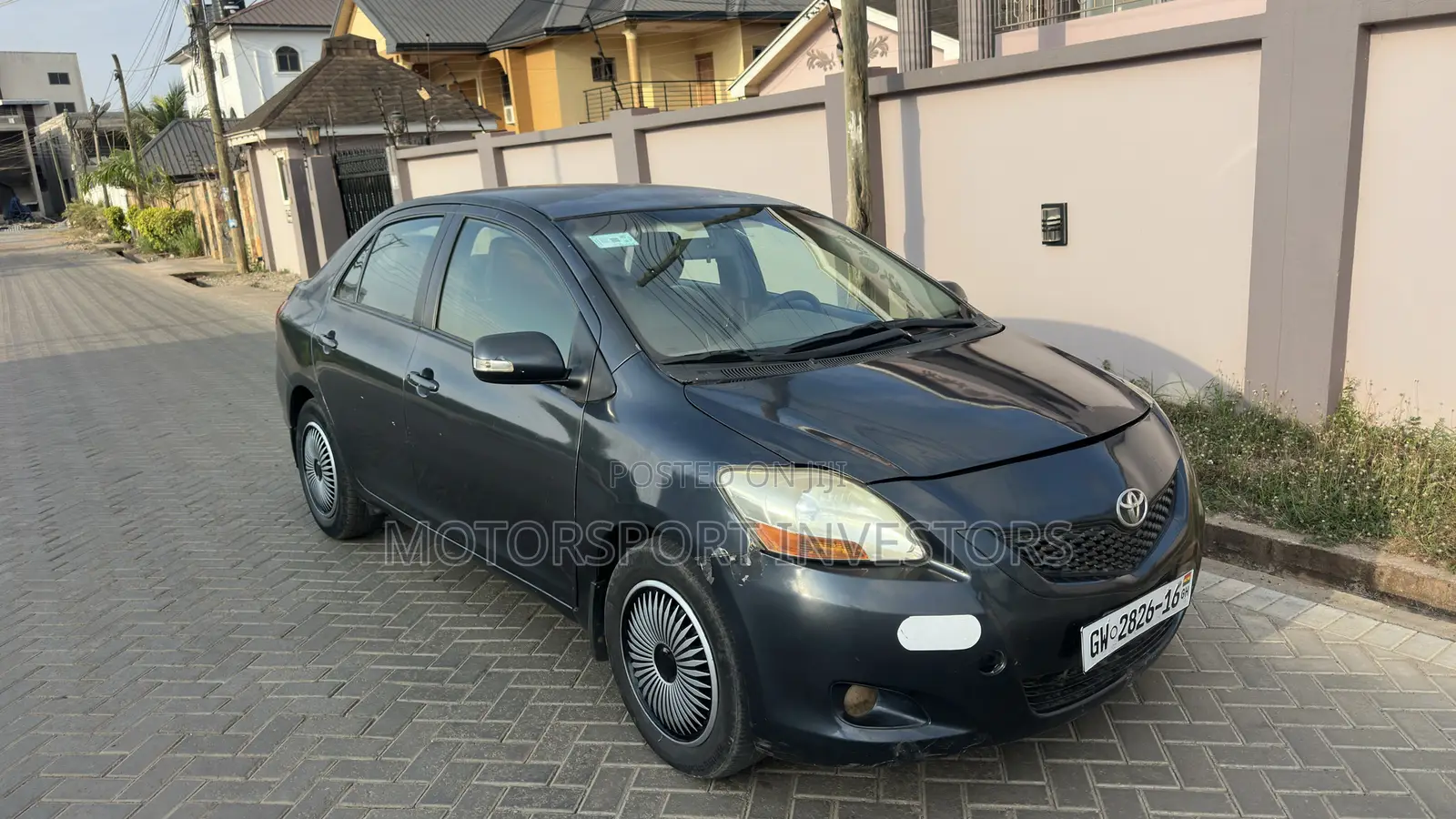 Toyota Yaris Base Sedan 4dr 2010 Gray