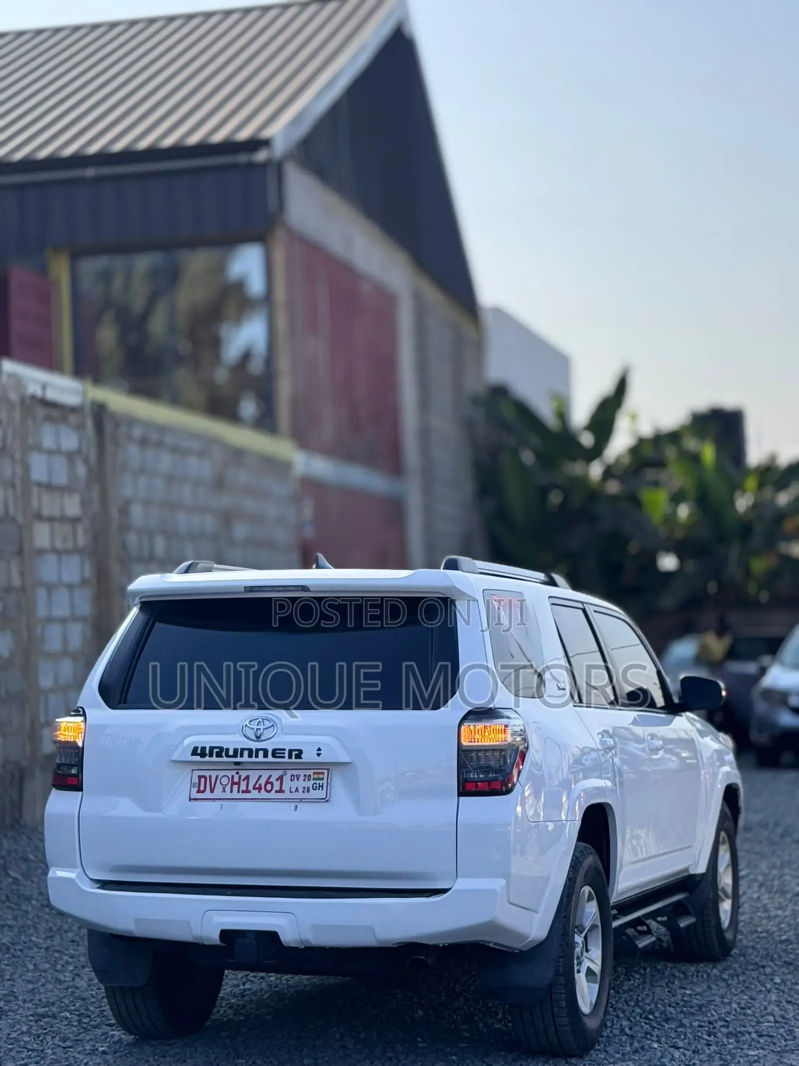 Toyota 4-Runner SR5 Premium 2021 White