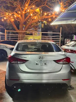 Hyundai Elantra Limited 4dr Sedan (1.8L 4cyl 6A) 2015 Silver
