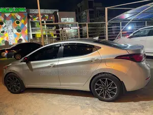 Hyundai Elantra Limited 4dr Sedan (1.8L 4cyl 6A) 2015 Silver