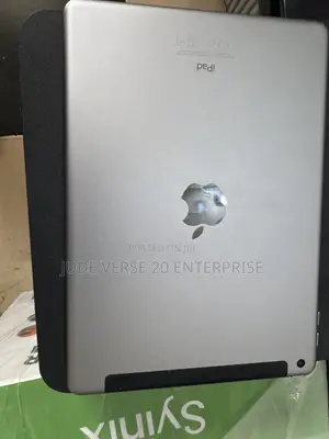 Apple iPad 9.7 32 GB Gray