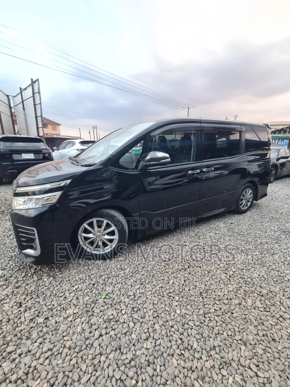 Toyota Voxy V 4WD 8-Seater 2016 White