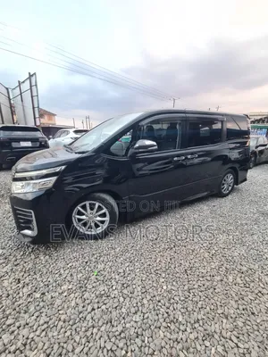 Toyota Voxy V 4WD 8-Seater 2016 White