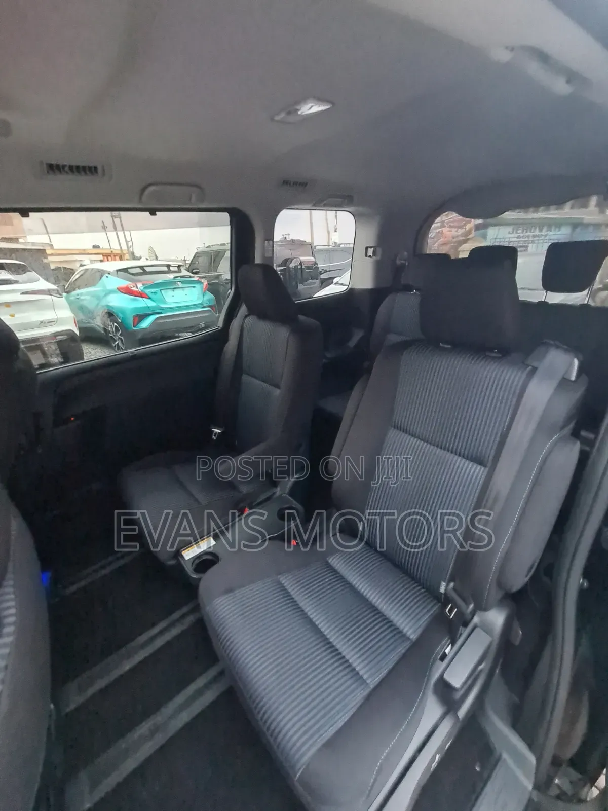 Toyota Voxy V 4WD 8-Seater 2016 White