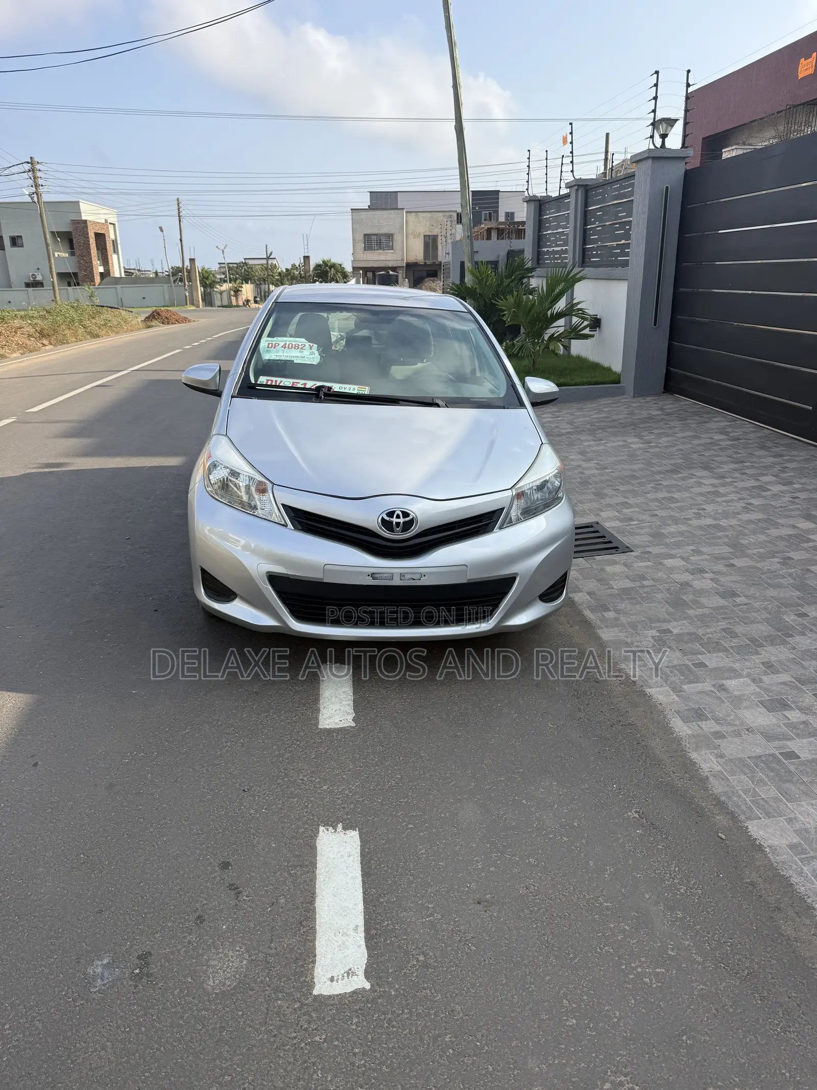 Toyota Yaris LE Hatchback 5dr 2013 Silver