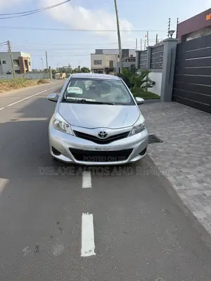 Toyota Yaris LE Hatchback 5dr 2013 Silver