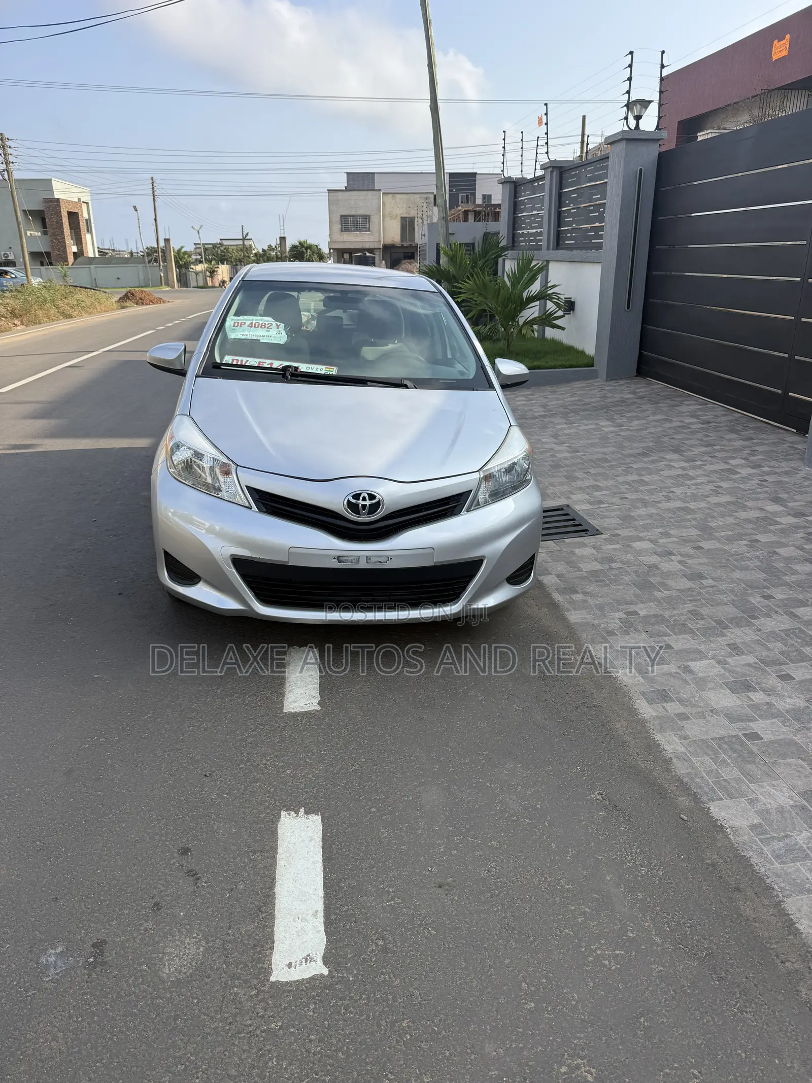 Toyota Yaris LE Hatchback 5dr 2013 Silver