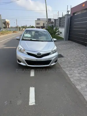 Toyota Yaris LE Hatchback 5dr 2013 Silver