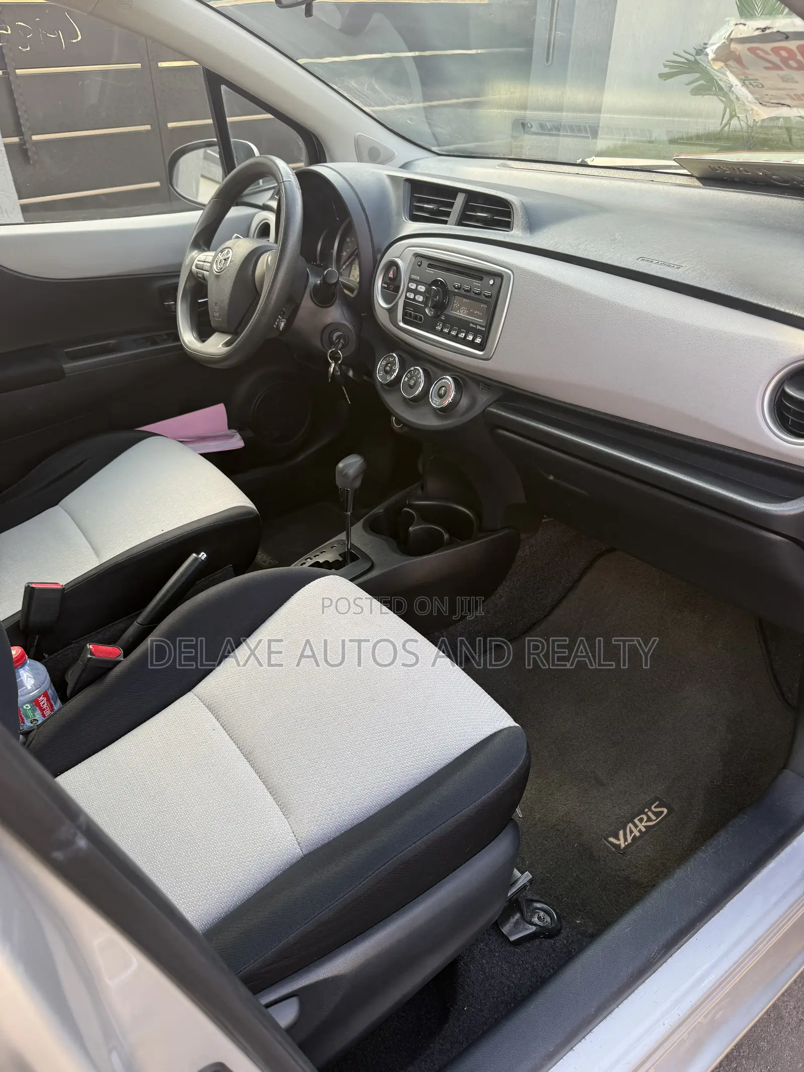 Toyota Yaris LE Hatchback 5dr 2013 Silver