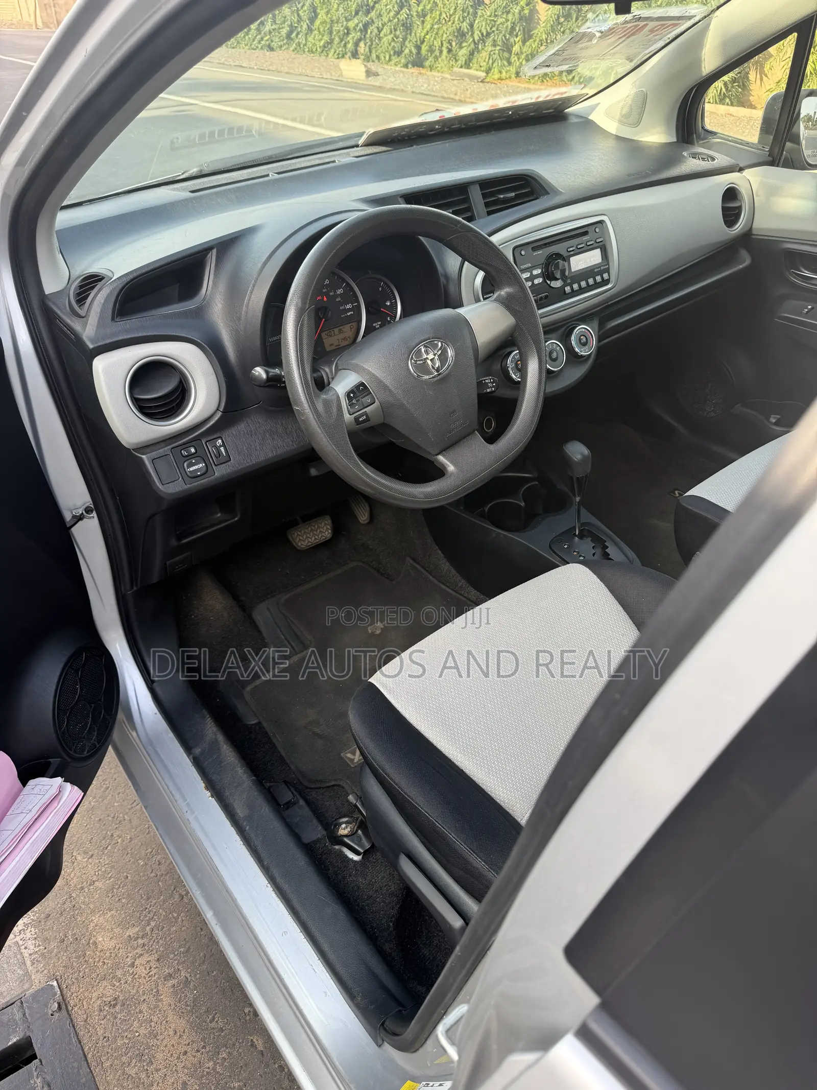 Toyota Yaris LE Hatchback 5dr 2013 Silver