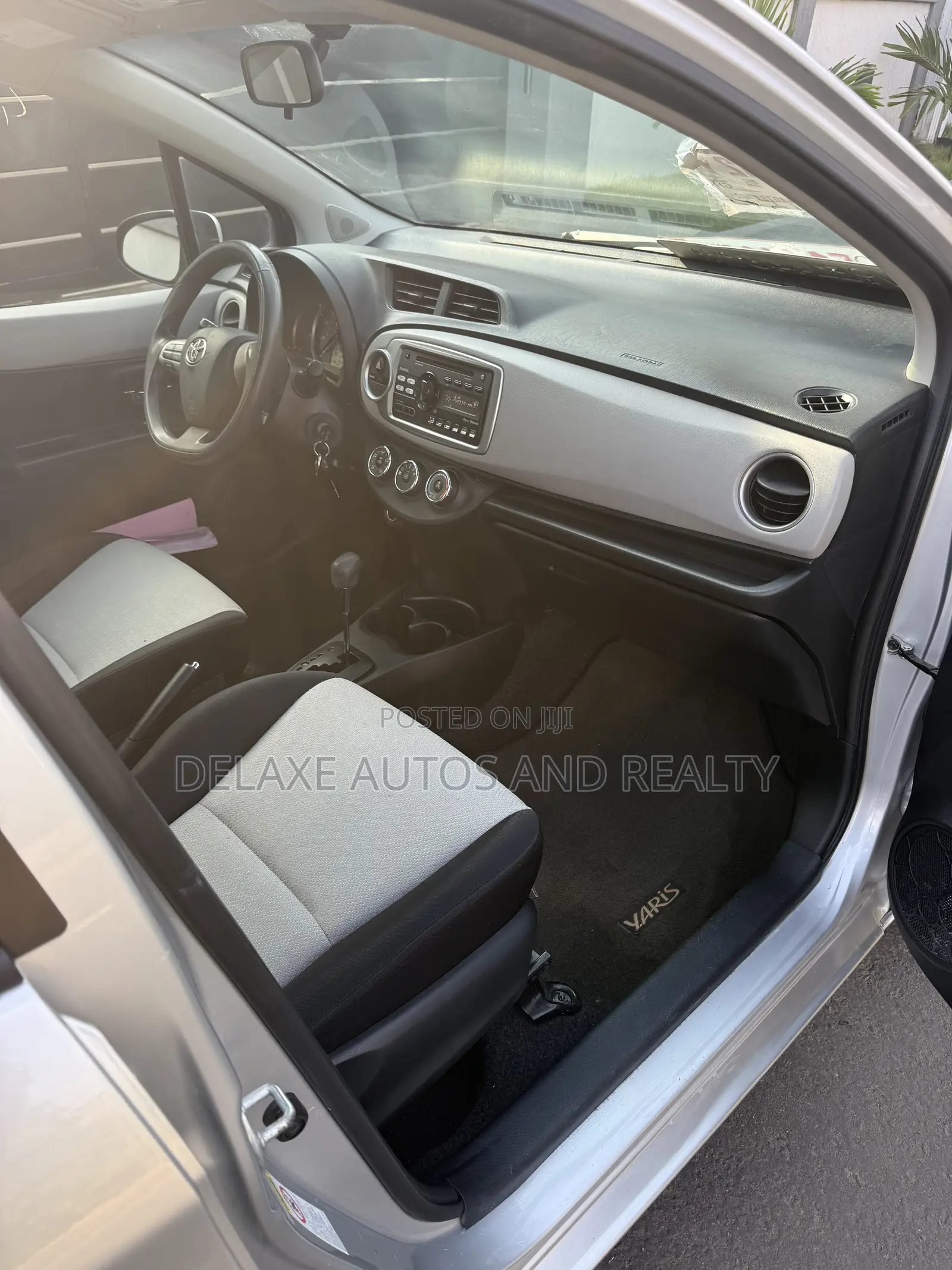 Toyota Yaris LE Hatchback 5dr 2013 Silver