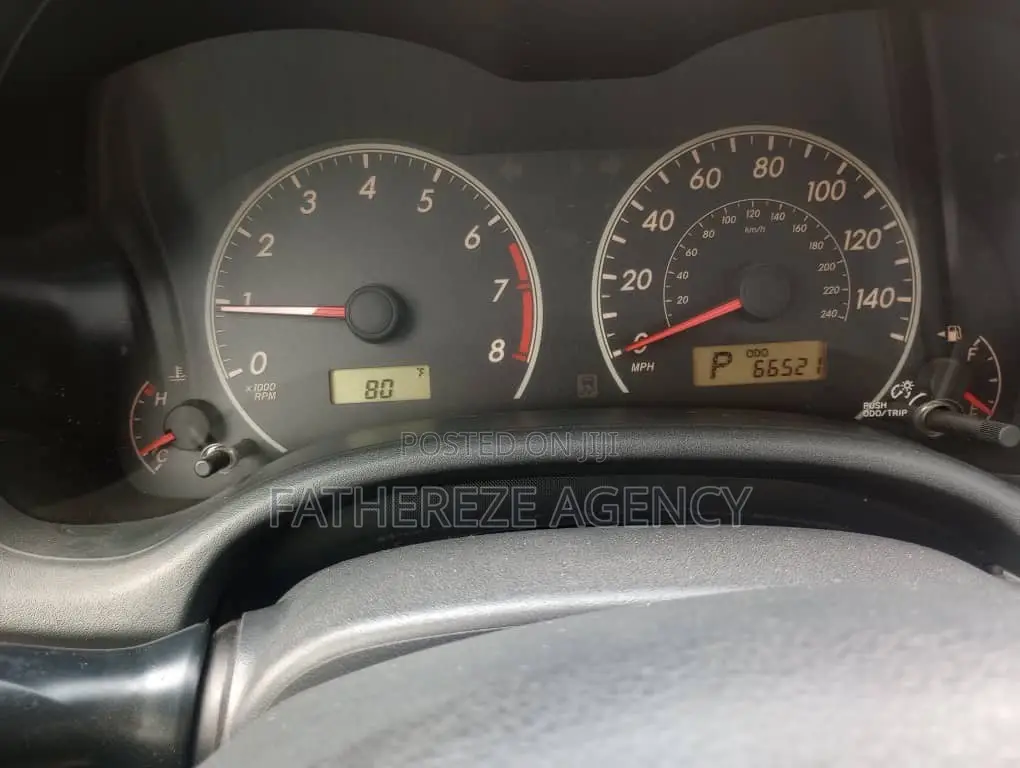 Toyota Corolla LE 4dr Sedan (1.8L 4cyl 4A) 2011 Silver