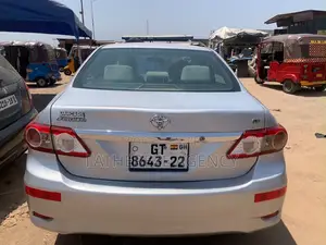 Toyota Corolla LE 4dr Sedan (1.8L 4cyl 4A) 2011 Silver
