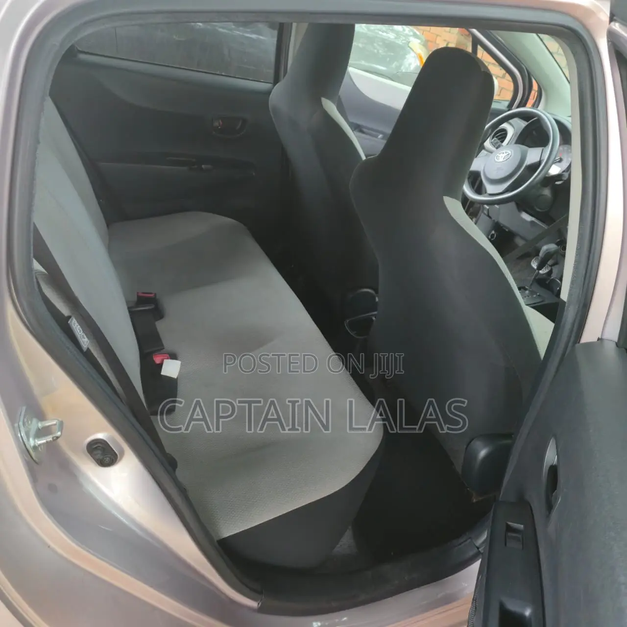 Toyota Vitz 1.3 AWD 5dr 2013 Pearl