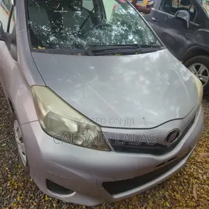 Toyota Vitz 1.3 AWD 5dr 2013 Pearl