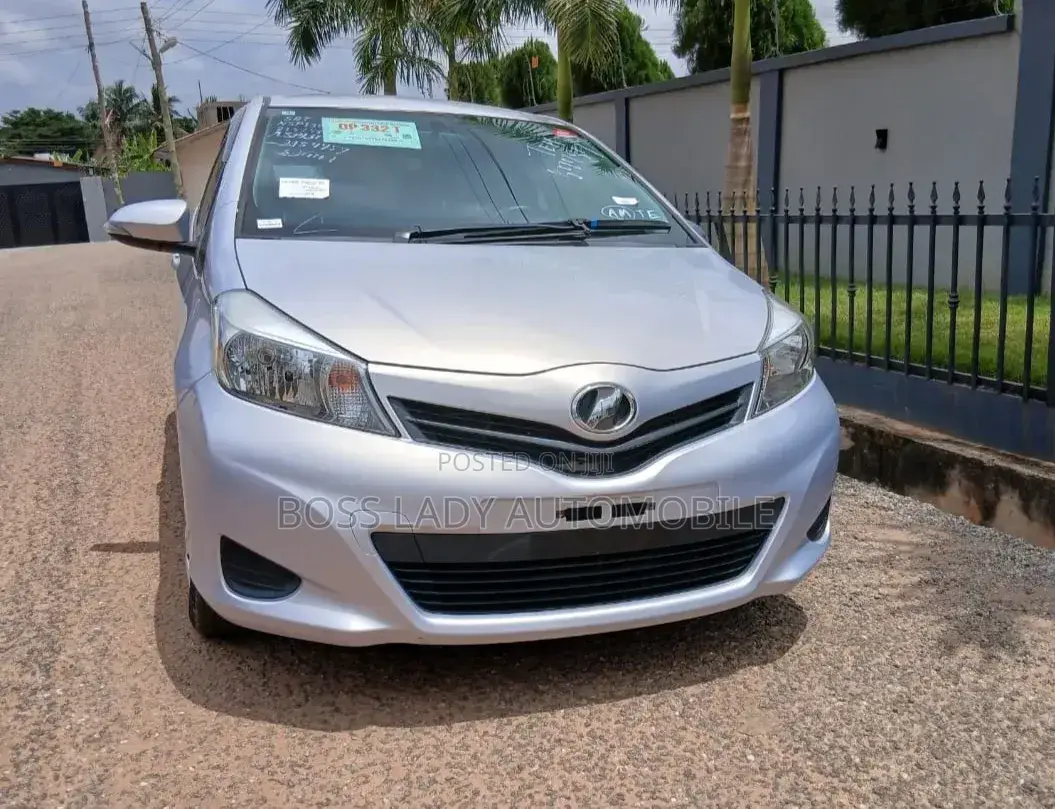 Toyota Vitz 2014 Silver