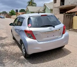 Toyota Vitz 2014 Silver