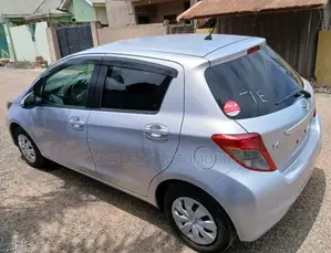 Toyota Vitz 2014 Silver