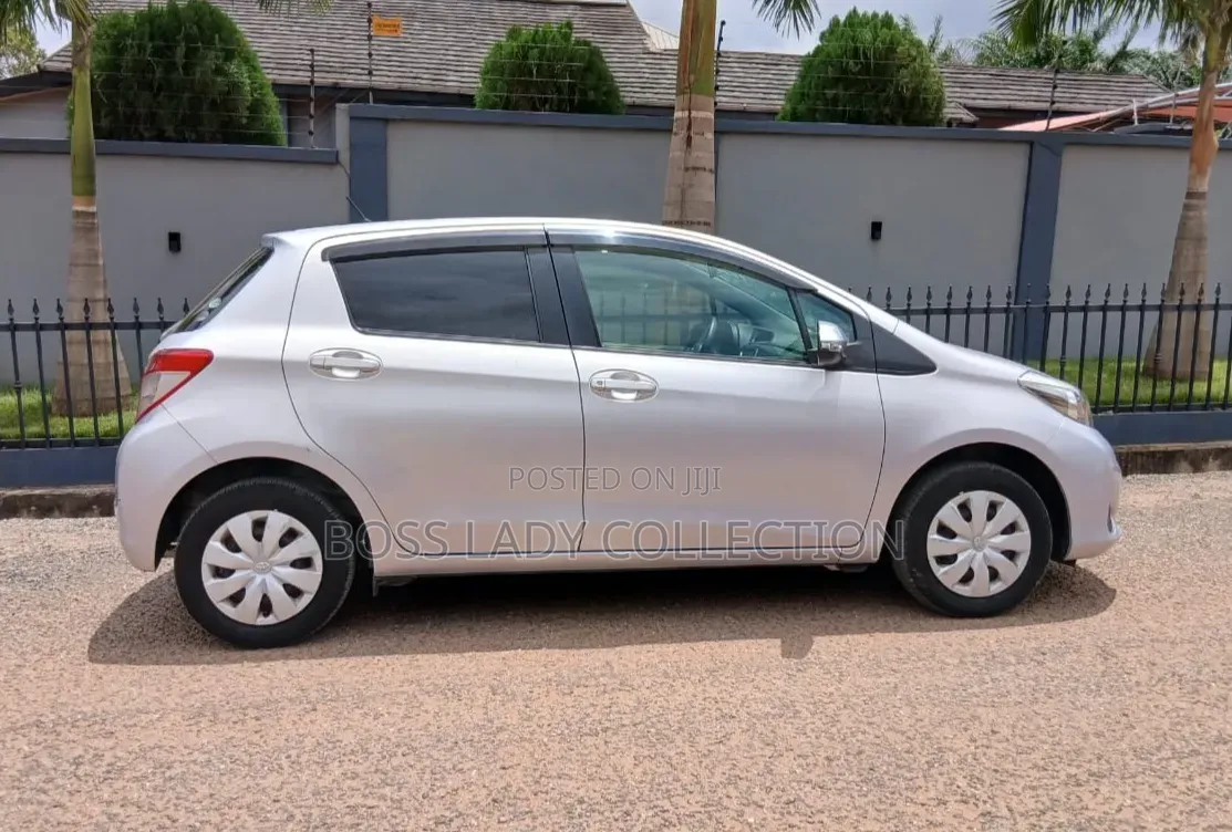 Toyota Vitz 2014 Silver