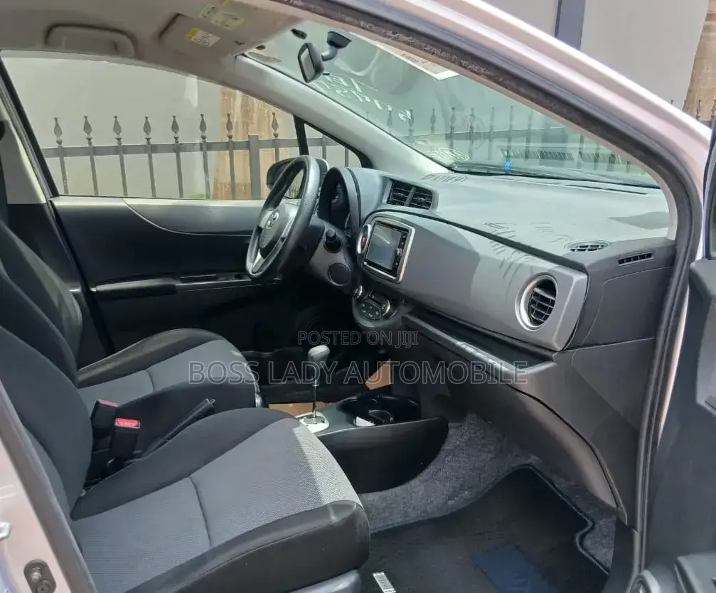 Toyota Vitz 2014 Silver