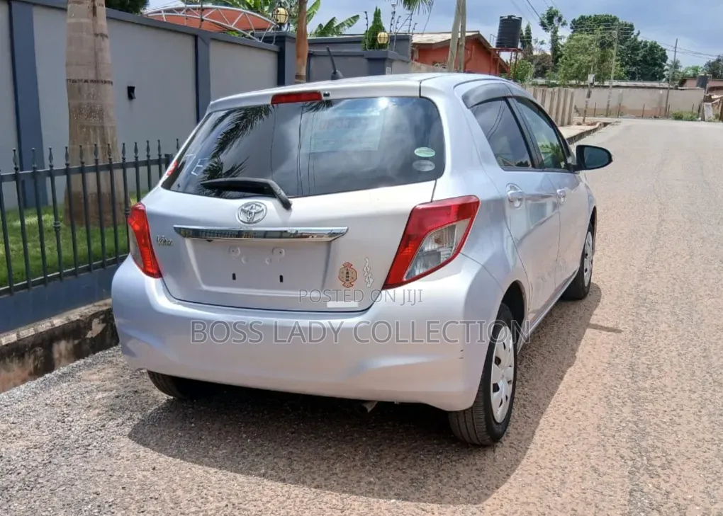Toyota Vitz 2014 Silver