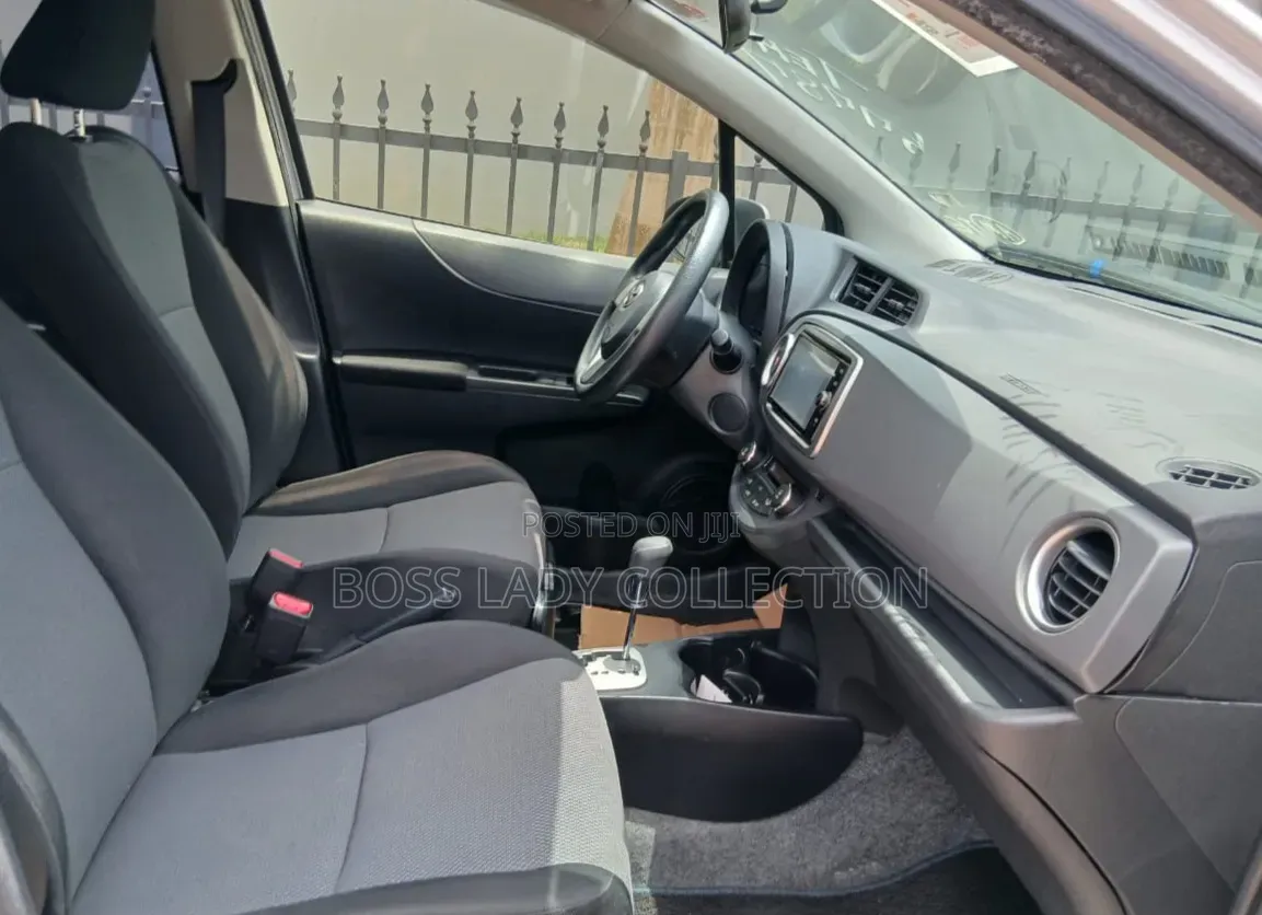 Toyota Vitz 2014 Silver