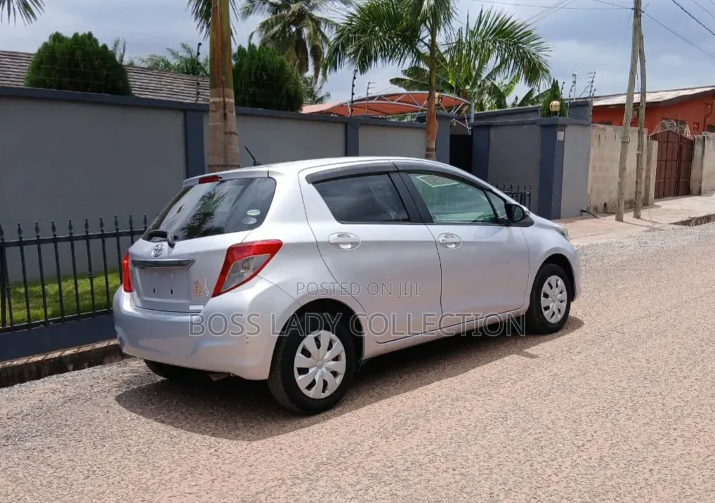 Toyota Vitz 2014 Silver