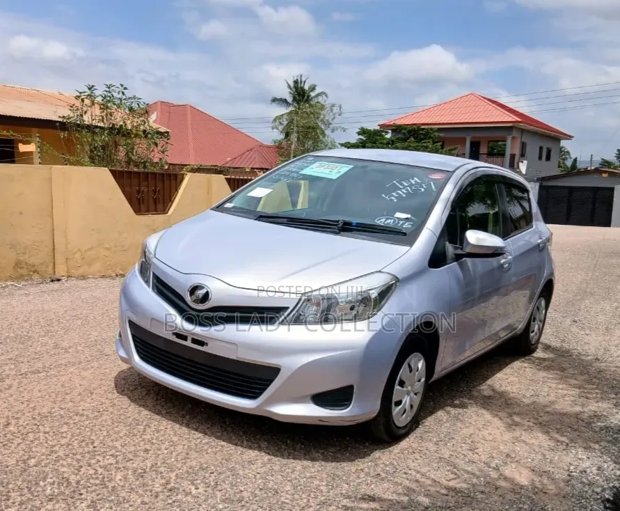 Toyota Vitz 2014 Silver