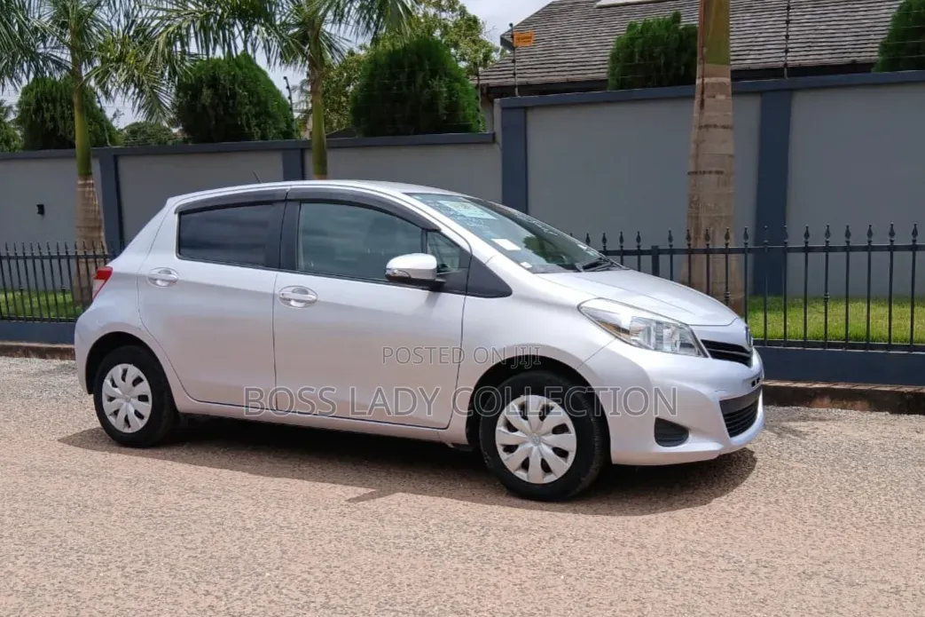 Toyota Vitz 2014 Silver