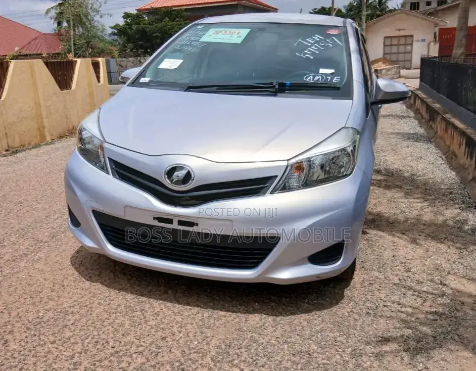 Toyota Vitz 2014 Silver