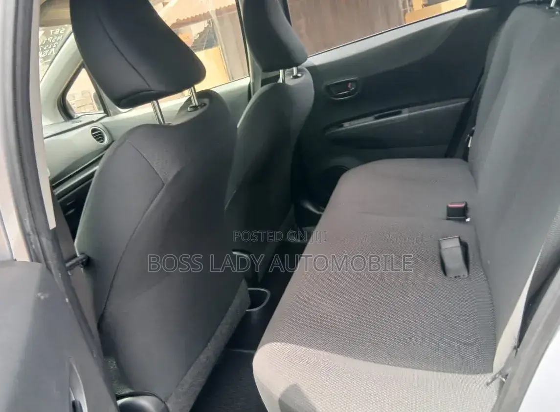 Toyota Vitz 2014 Silver