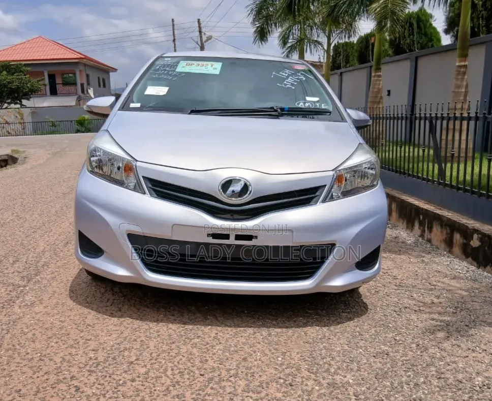 Toyota Vitz 2014 Silver