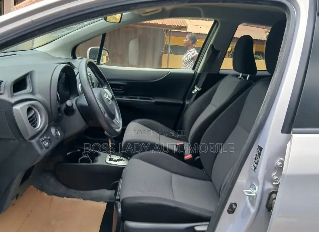 Toyota Vitz 2014 Silver