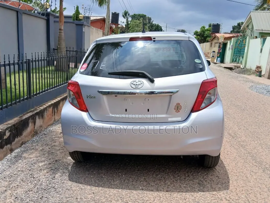 Toyota Vitz 2014 Silver