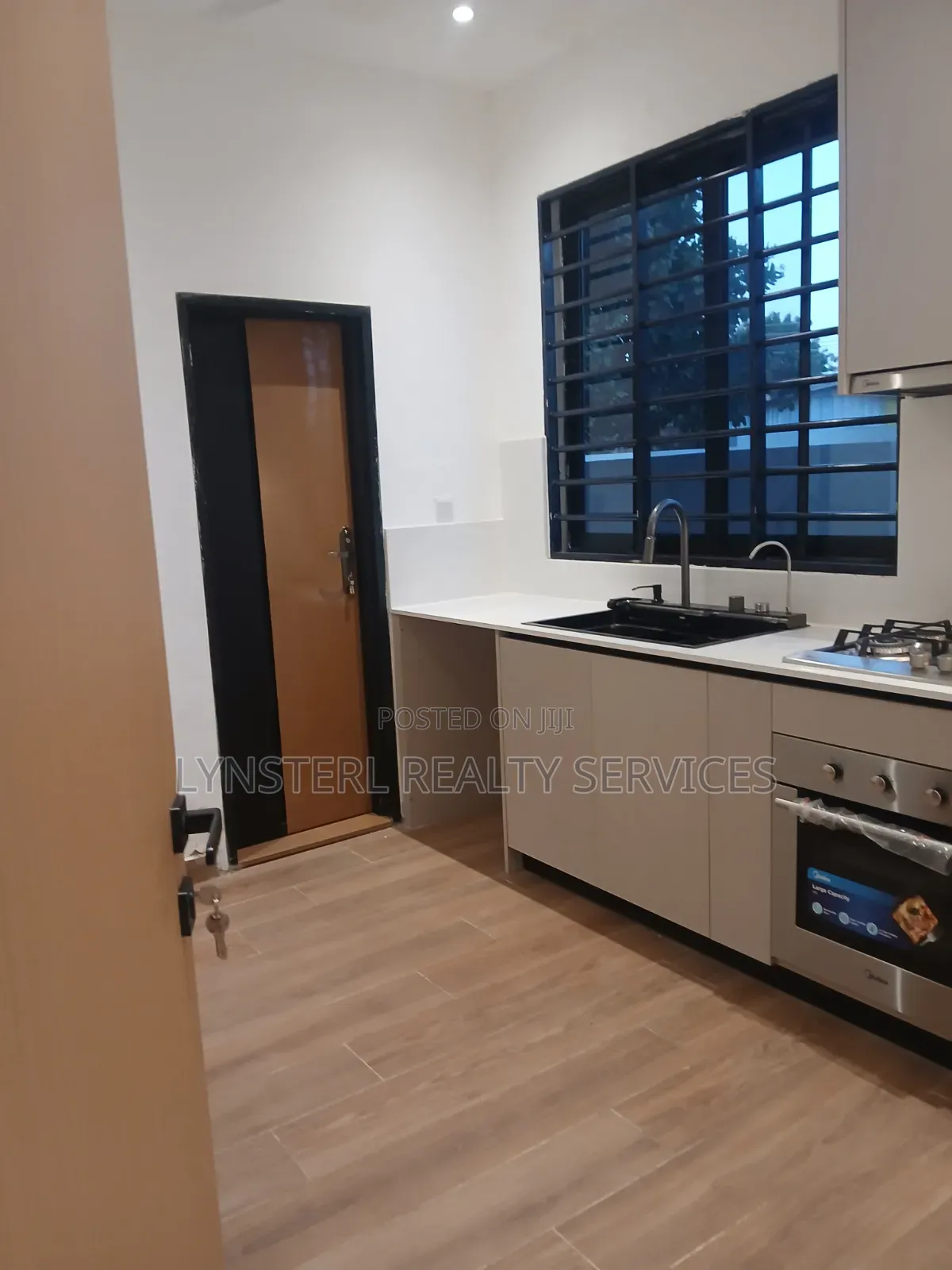 3bdrm Townhouse/Terrace in Lynsterl, Frafraha for sale