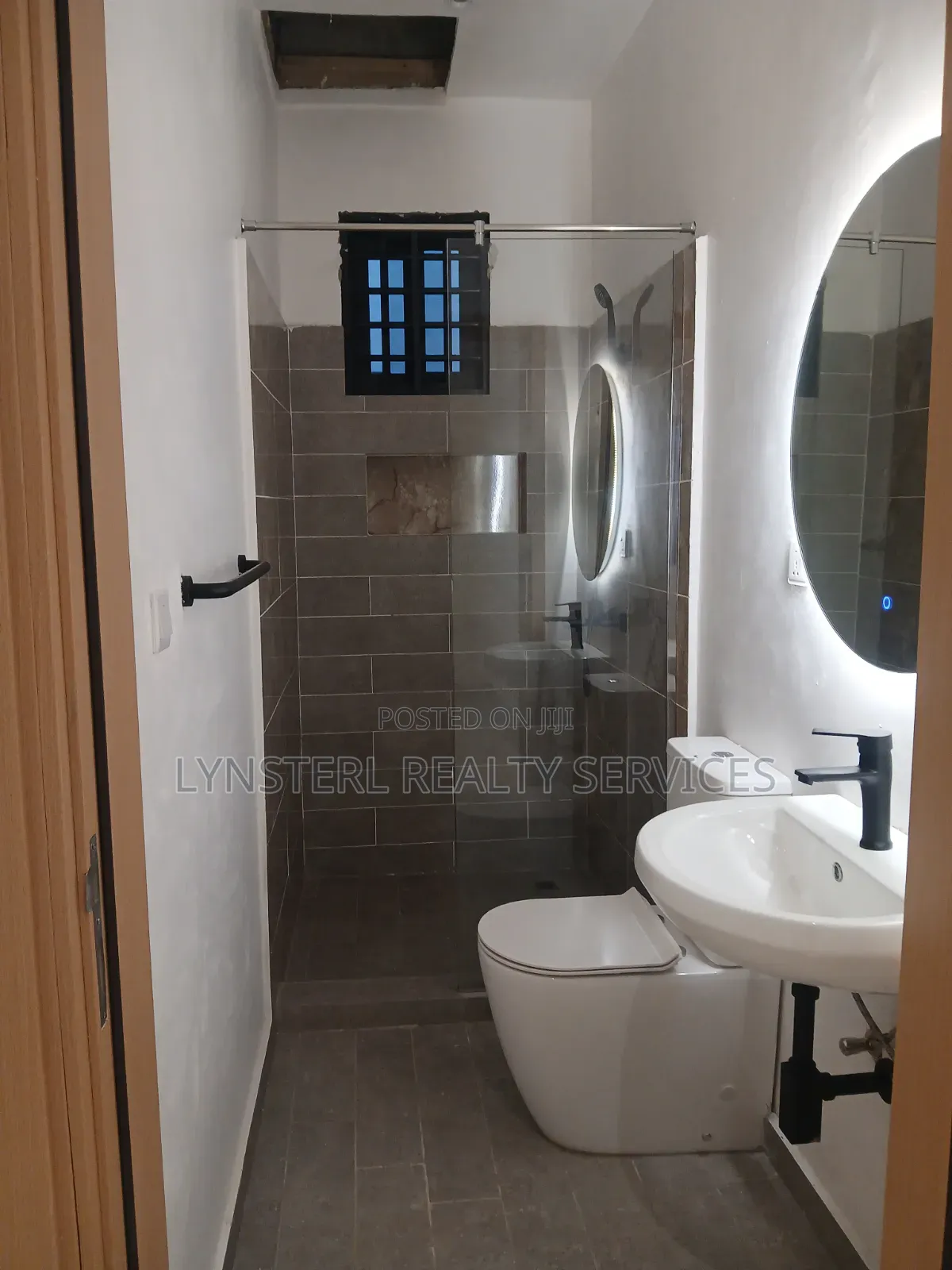 3bdrm Townhouse/Terrace in Lynsterl, Frafraha for sale