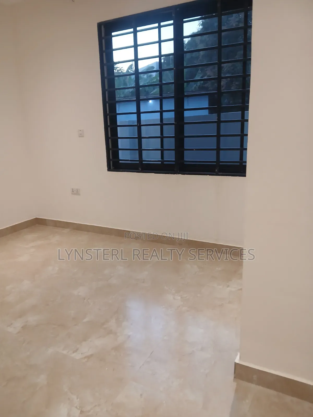 3bdrm Townhouse/Terrace in Lynsterl, Frafraha for sale