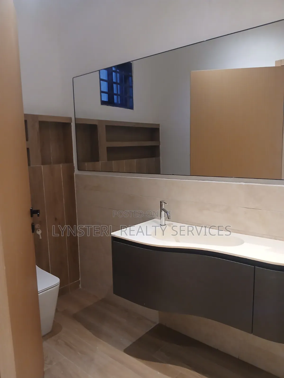 3bdrm Townhouse/Terrace in Lynsterl, Frafraha for sale