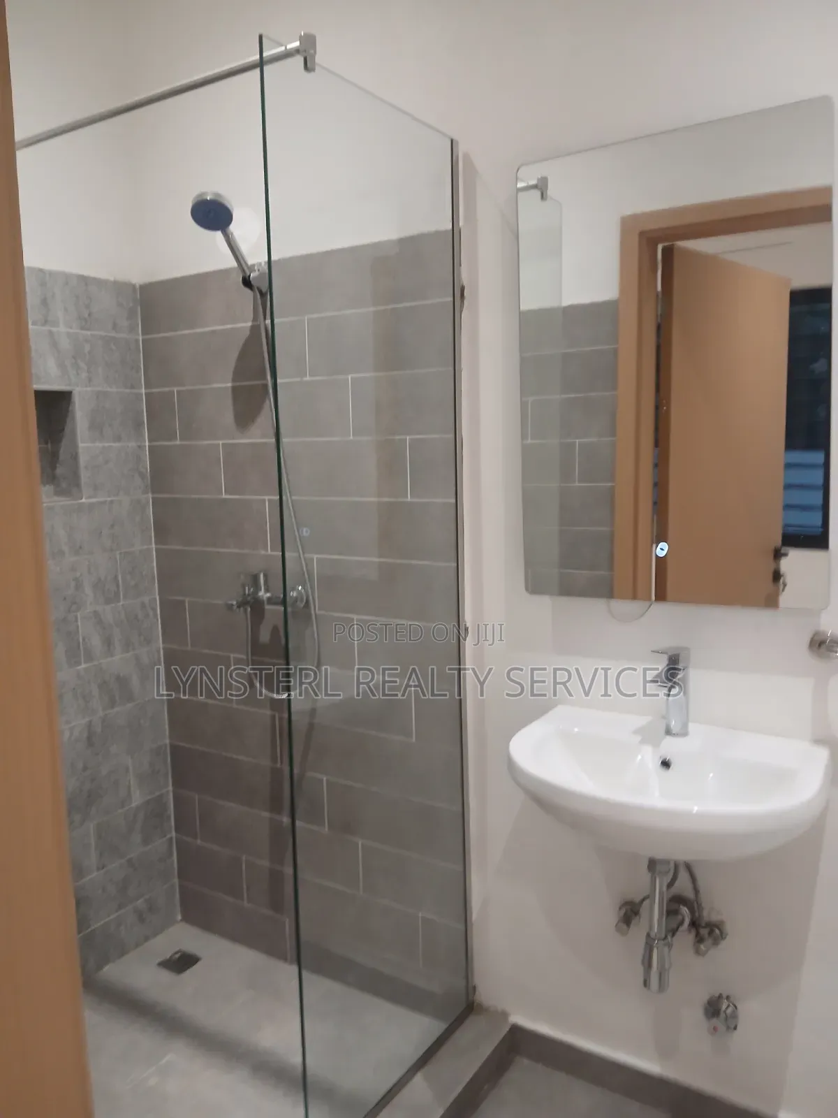 3bdrm Townhouse/Terrace in Lynsterl, Frafraha for sale