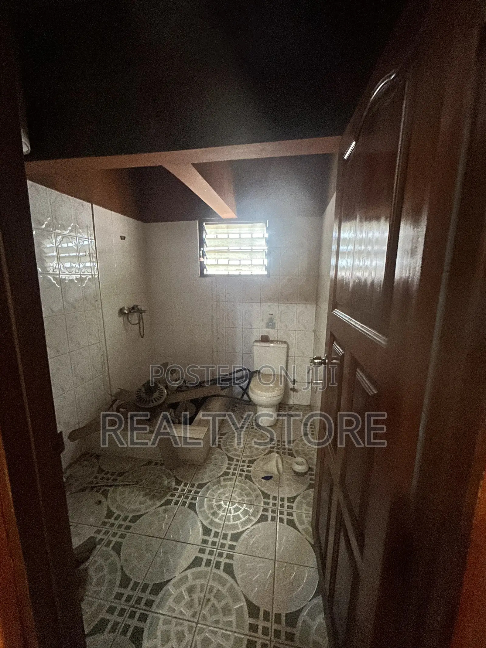Executive 5 Bedroom Self Compound for Rent at Haatso