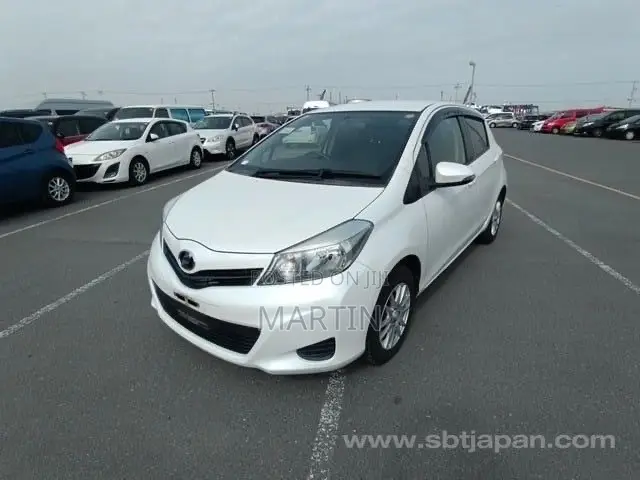 Toyota Vitz 2014 Pearl
