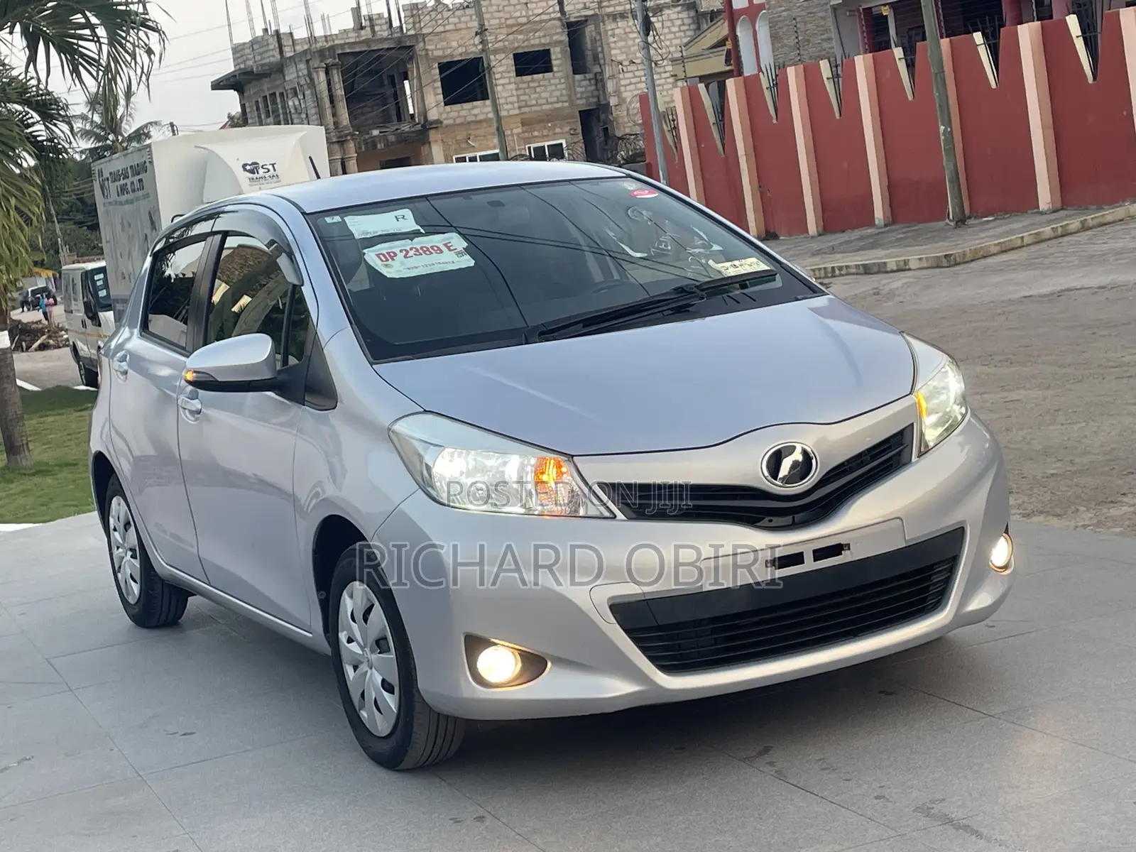 Toyota Vitz 1.3 AWD 5dr 2013 Purple