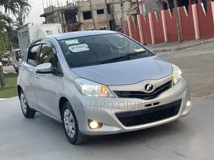Toyota Vitz 1.3 AWD 5dr 2013 Purple
