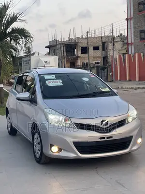 Toyota Vitz 1.3 AWD 5dr 2013 Purple