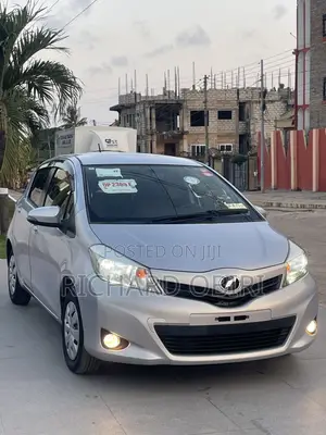 Toyota Vitz 1.3 AWD 5dr 2013 Purple