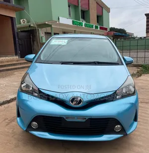 Toyota Vitz 1.3 AWD 5dr 2016 Blue