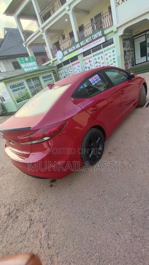 Hyundai Elantra 2018 Red
